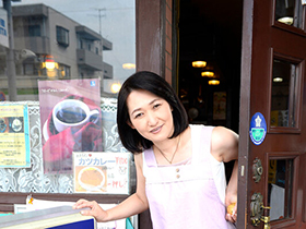 日本熟エロまん遊記　欲求不満で仕事が手につかないと頼まれて　　８時間　サンプル画像02